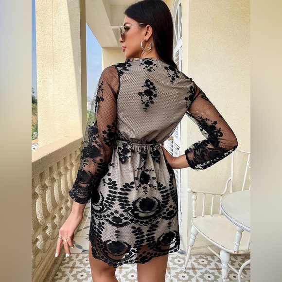 Womens Dress Mesh Lantern Sleeve Lace Dress - Picture 2 of 4